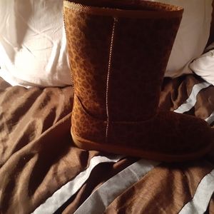 Leopard winter boots